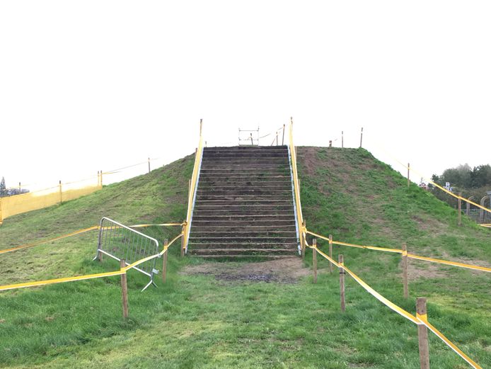 De trap op het parcours van de Superprestigecross in Ruddervoorde bestaat niet langer uit twaalf, maar uit 24 treden.
