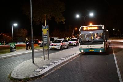 Politie houdt twee mannen aan na plassen in bus en belagen chauffeur Varsseveld