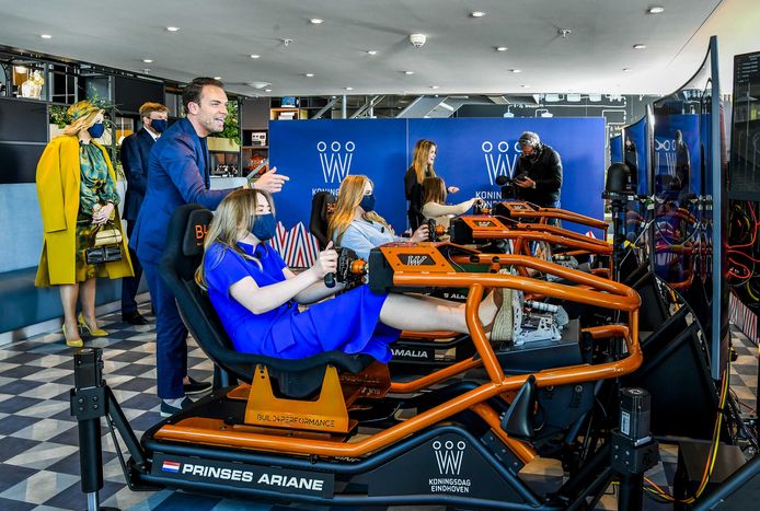 Princesses Ariane, Alexia and Amalia do an E-Race under the watchful eye of ex-driver Robert Doornbos during King's Day on the High Tech Campus.
