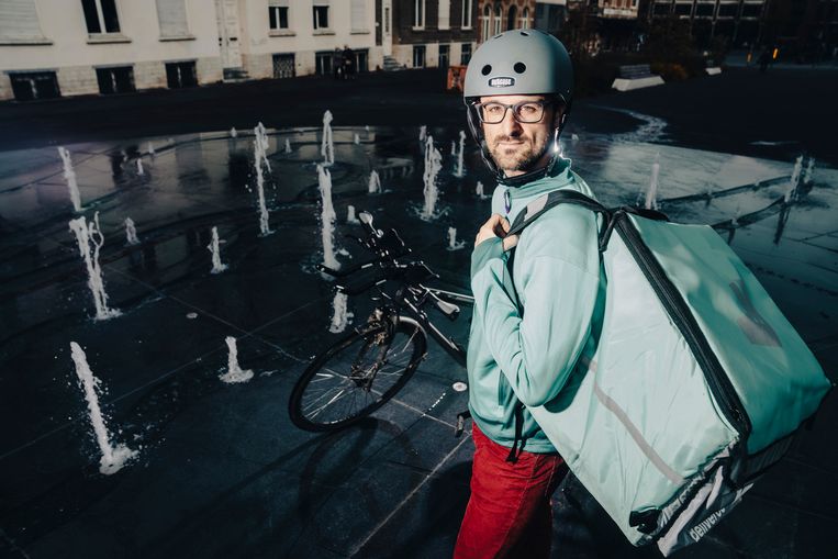 ‘Ik heb nooit een meerdere of manager ontmoet. De app was mijn baas en regelde het werk. Dat deed iets met me.’ Beeld © Stefaan Temmerman
