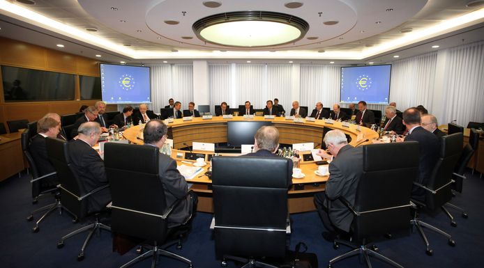Bij de vergadering van de ECB zijn achttien presidenten van nationale banken uit de eurozone aanwezig.