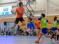 - TeamNL Korfbal, Zeewolde Rick Bultman (8) verdedigt Ran Faber (13)