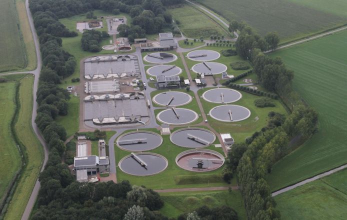 De waterzuivering bij Oijen bezien vanuit de lucht