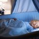 'Leg baby niet op buik te slapen, het is echt riskant'