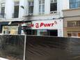 De brand ontstond in GSM-PUNT in de Koestraat.