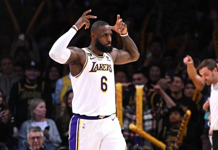 LeBron James moet met de Lakers vol aan de bak in de play-in.