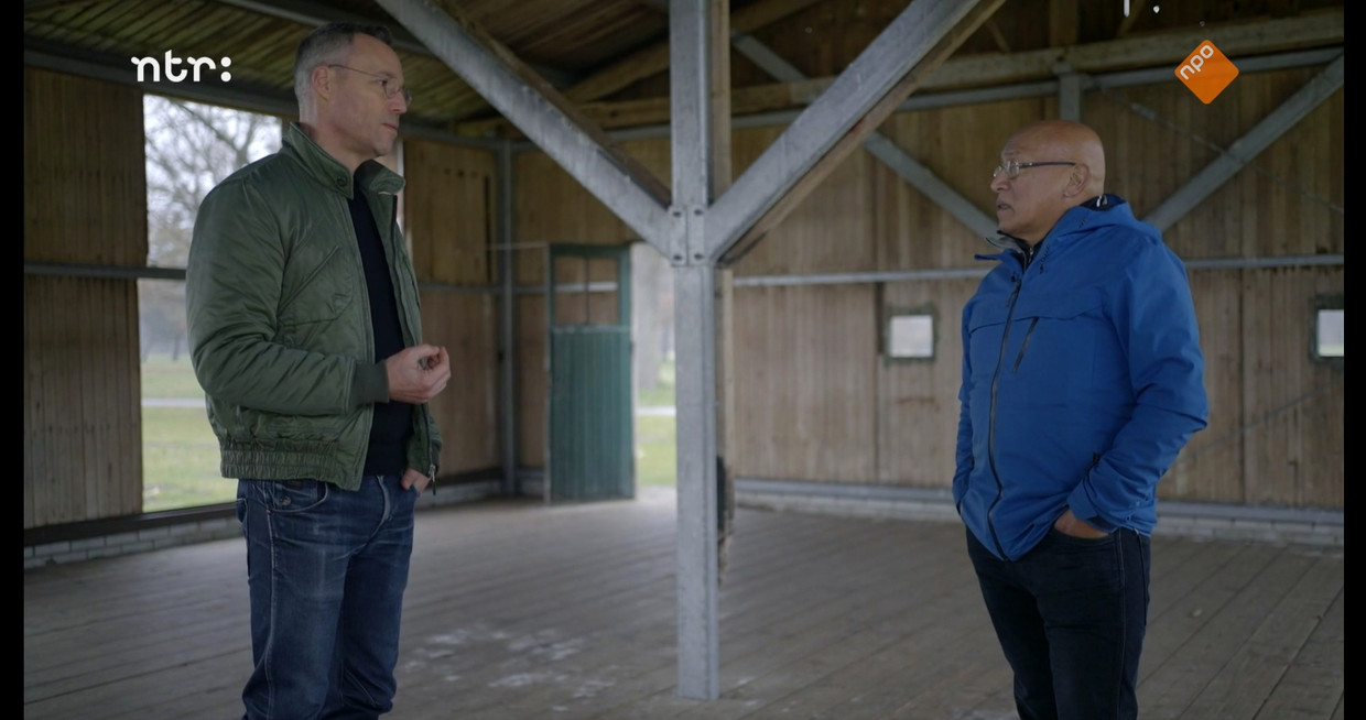 Hans Guidkop (kiri) dalam percakapan dengan Anais de Frits di tempat dia dilahirkan dan dibesarkan, kamp Westerbork (Shattenberg).  Gambar Akun India (NTR)