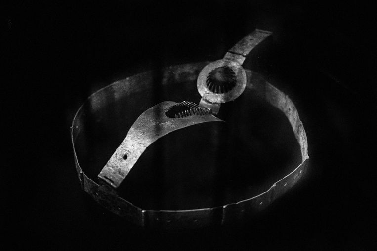 Chastity Belt, 2019, uit de serie On Rape. Beeld Laia Abril & Galerie Les Filles du Calvaire