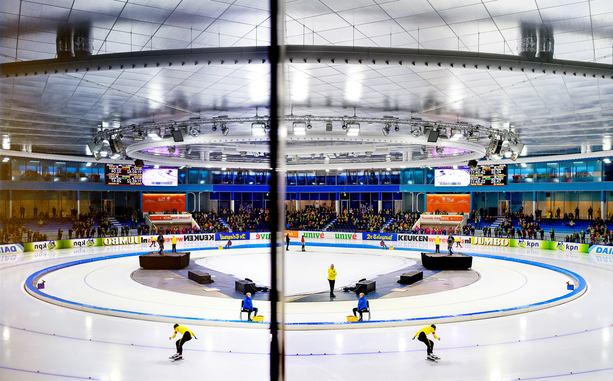 Patrick Roest schaatst op de 10 kilometer een nieuw baanrecord. Beeld Klaas Jan van der Weij / de Volkskrant