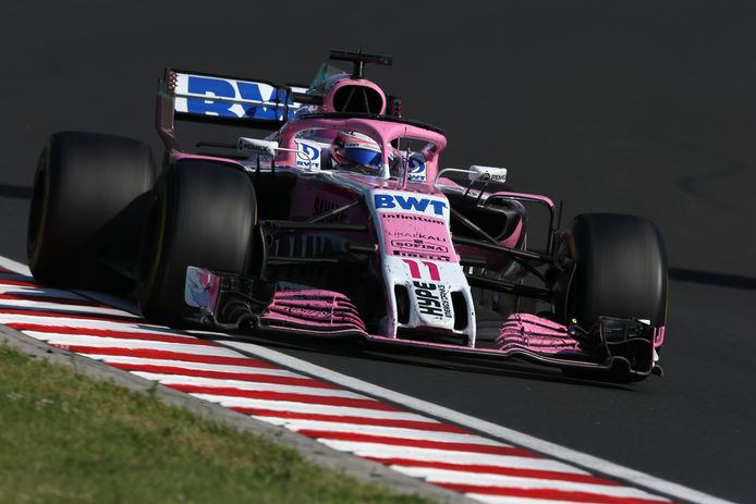 De opvallende roze bolide van Sergio Perez.