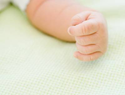 Britse begrafenisondernemer zet al voor tweede keer zijn eigen baby mee op de wereld