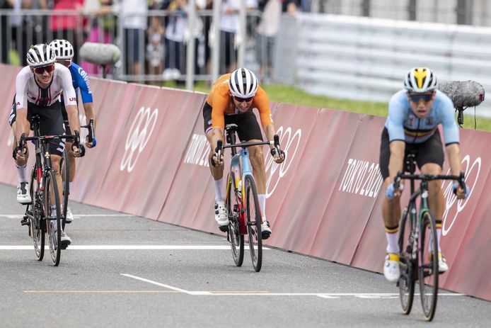 Bauke Mollema moet zijn meerdere erkennen in Wout van Aert.