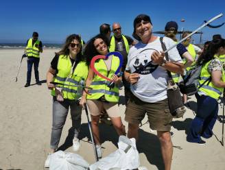 Medewerkers AXA verzamelen 90 kilo afval op het strand van Blankenberge: "Ik ben geschokt als ik zie wat mensen hier allemaal achterlaten”