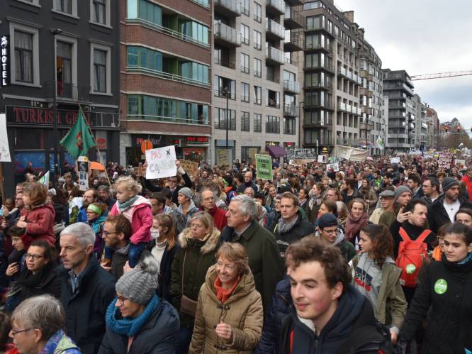 "Historische" 70.000 tot 75.000 deelnemers volgens organisatie op grootste Belgische klimaatmars ooit