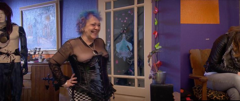 Karien (links) in Hotter Than My Daughter, en de reactie van haar dochter en presentator Gordon. Beeld RTL