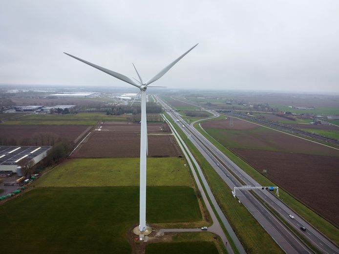 Een windmolen elders in het land.