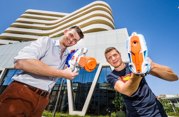 GETEST. Welk waterpistool staat garant voor uren speelplezier? “Met dit  exemplaar kan je 100 keer schieten zonder het bij te vullen”, GETEST door  de techredactie