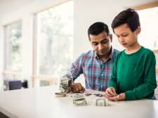 ‘Of je slim met geld om kunt gaan, heeft niets te maken met je intelligentie’