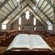Kerk op Urk overtreedt de wet: afstand houden moet ook in gebedshuizen