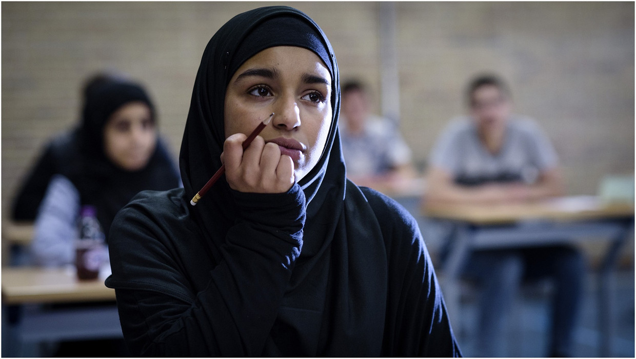 Nora El Koussour in Layla M. (Mijke de Jong, 2016). Beeld 
