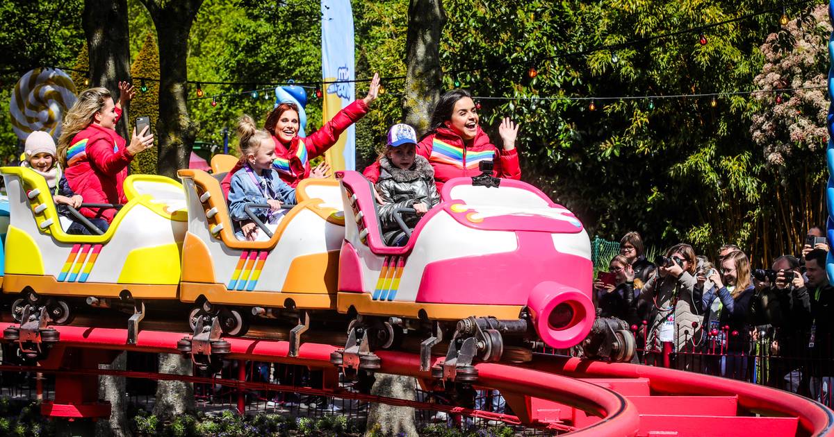 K3 opent eigen rollercoaster in Plopsaland De Panne De Panne