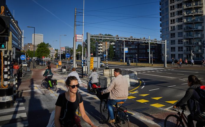 Fietsers en voetgangers hebben meer ruimte gekregen om over te steken en elkaar te passeren, maar daar is niet iedereen blij mee.