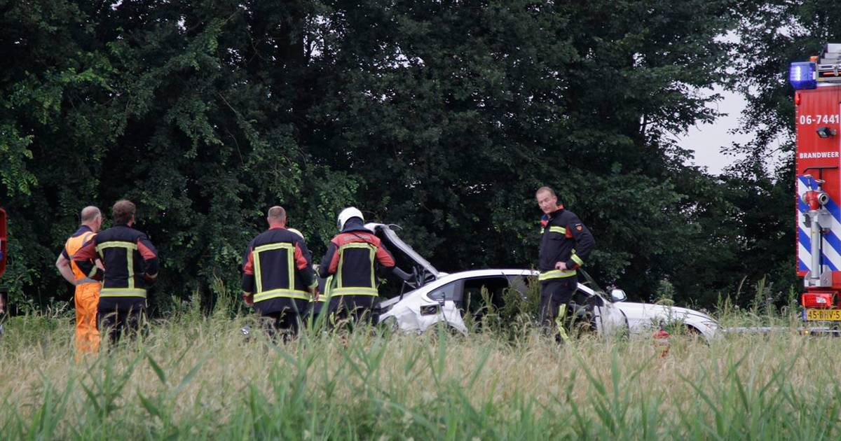 Twee ongelukken op A28, weg deels dicht.