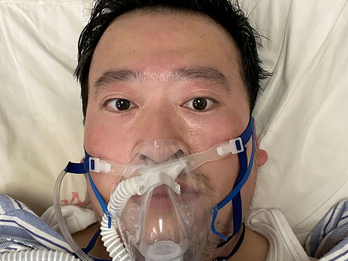 Li Wenliang de dappere arts die aan de bel trok dat de besmetting veel groter was dan de autoriteiten wilde toegeven. Hij overleed in februari van dit jaar in het centrale ziekenhuis van Wuhan.