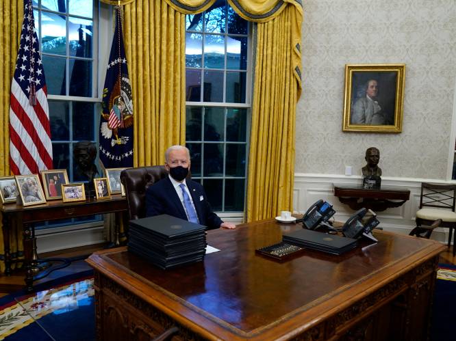 Biden richt Oval Office meteen opnieuw in met symbolische Amerikaanse iconen