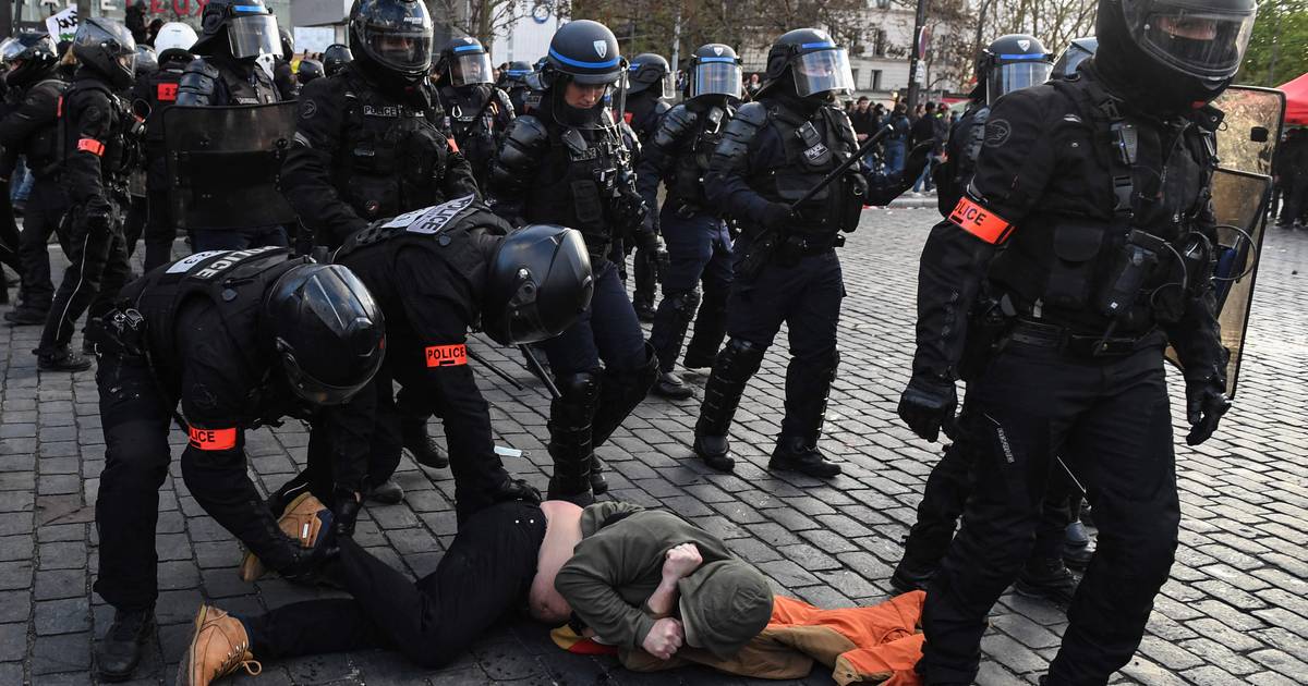 Les troubles en France se poursuivent: encore du vandalisme lors d’une manifestation sur les retraites |  À l’étranger