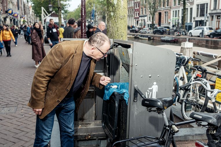 prullenbakken op Wallen: op zoek naar statiegeld