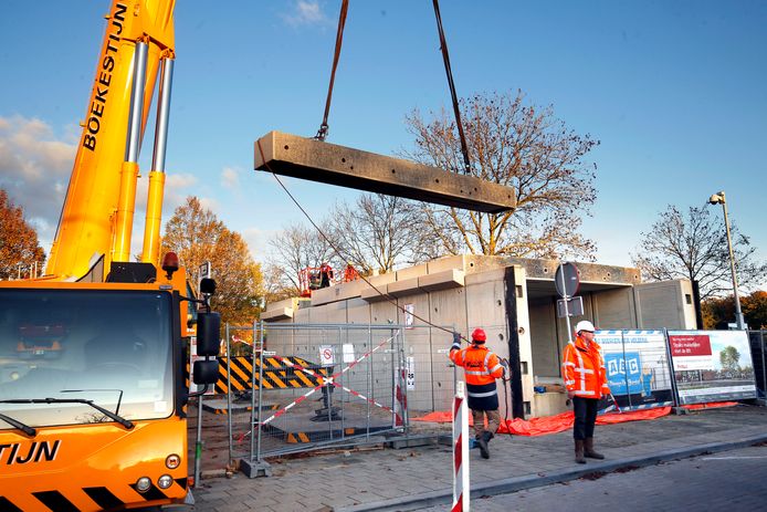 De reizigerstunnel werd in het najaar van 2019 opgeslagen op het werkterrein bij het station in Gorinchem.