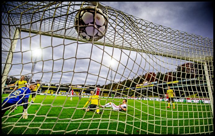 Ajax scoort tegen VVV met 0-13 in 2020.