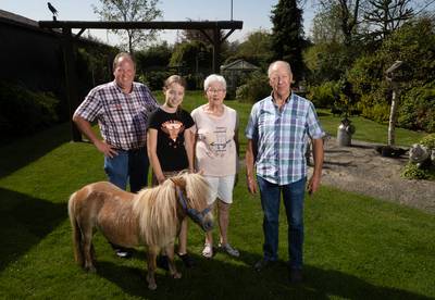 Bijna de hele familie Bax woont op één erf: ‘We zoeken onderling wel uit voor wie de brieven en pakk