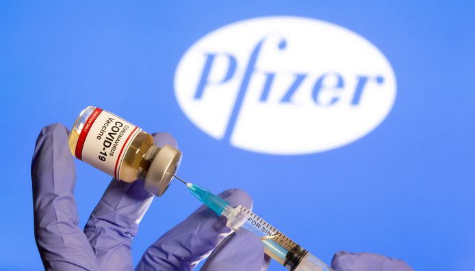 Le vaccin anti-Covid développé par Pfizer et BioNTech est toujours efficace contre le nouveau variant Omicron après trois doses, ont annoncé les deux entreprises.