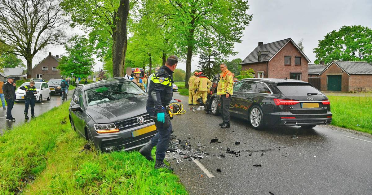 Ernstig ongeluk met drie auto’s in Knegsel, één persoon zwaargewond.