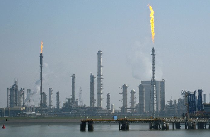 Niet de RUD Zeeland maar milieudienst DCMR houdt voortaan toezicht op grote, risicovolle bedrijven als Dow Chemical in Terneuzen