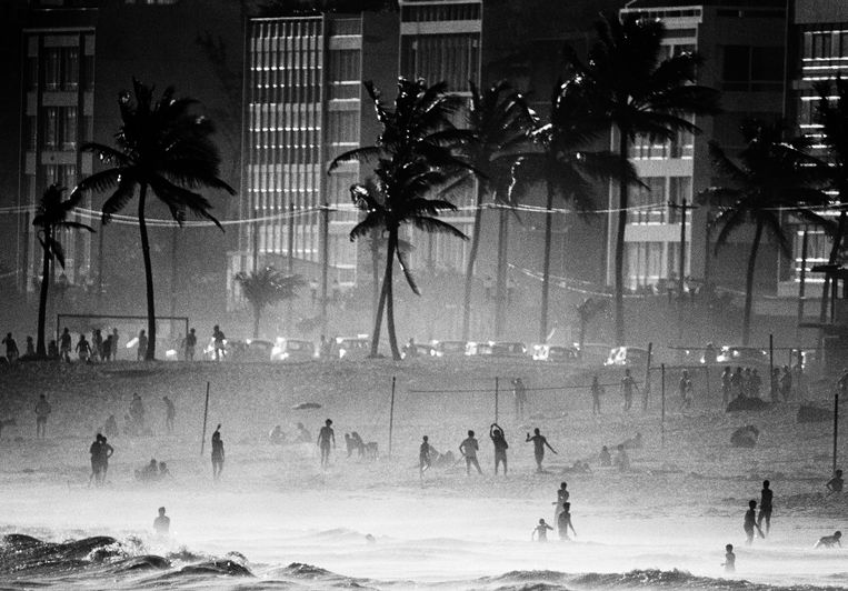 Copacabana, Rio de Janeiro, 1968. Beeld Thomas Hoepker