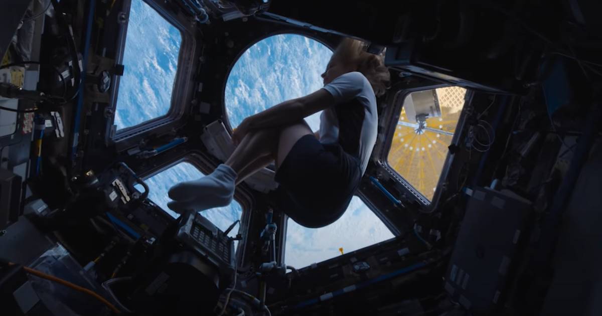 видеть  В России вышел трейлер первого художественного фильма, снятого в космосе, «Вызов» |  За границей