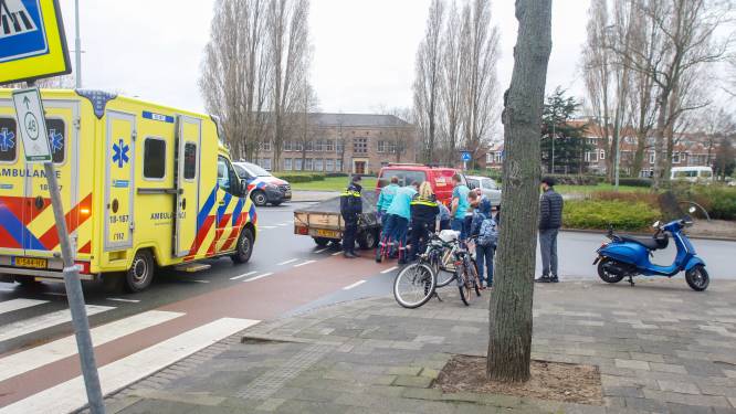 Scooterrijder (17) raakt gewond bij botsing met andere scooterrijder (18) in Dordrecht