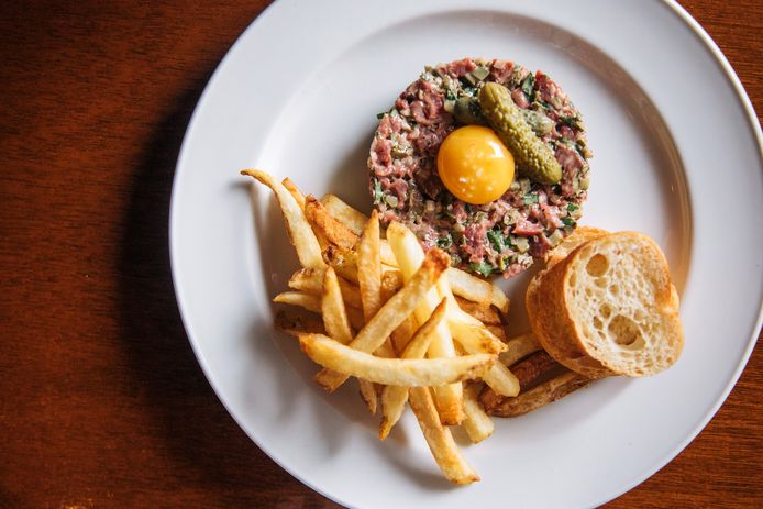 Steak tartare met friet.