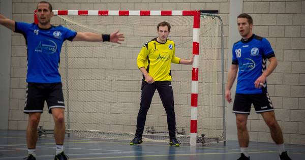 The Flyers-keeper Remon van Dijk excelleert in derby met Havana