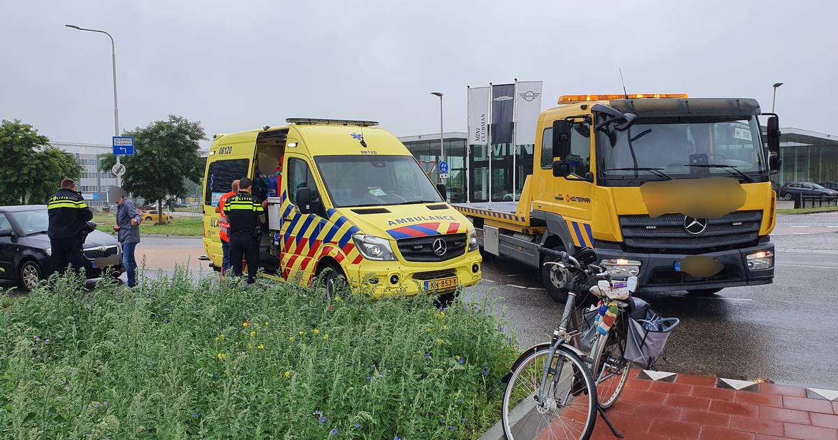 Fietsster gewond door botsing met bergingswagen in Nijmegen.