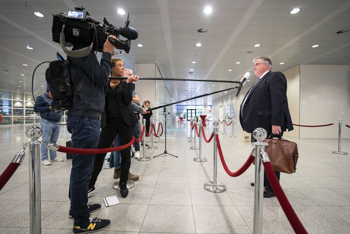 Hubert Bruls arriveert voor het Veiligheidsberaad.