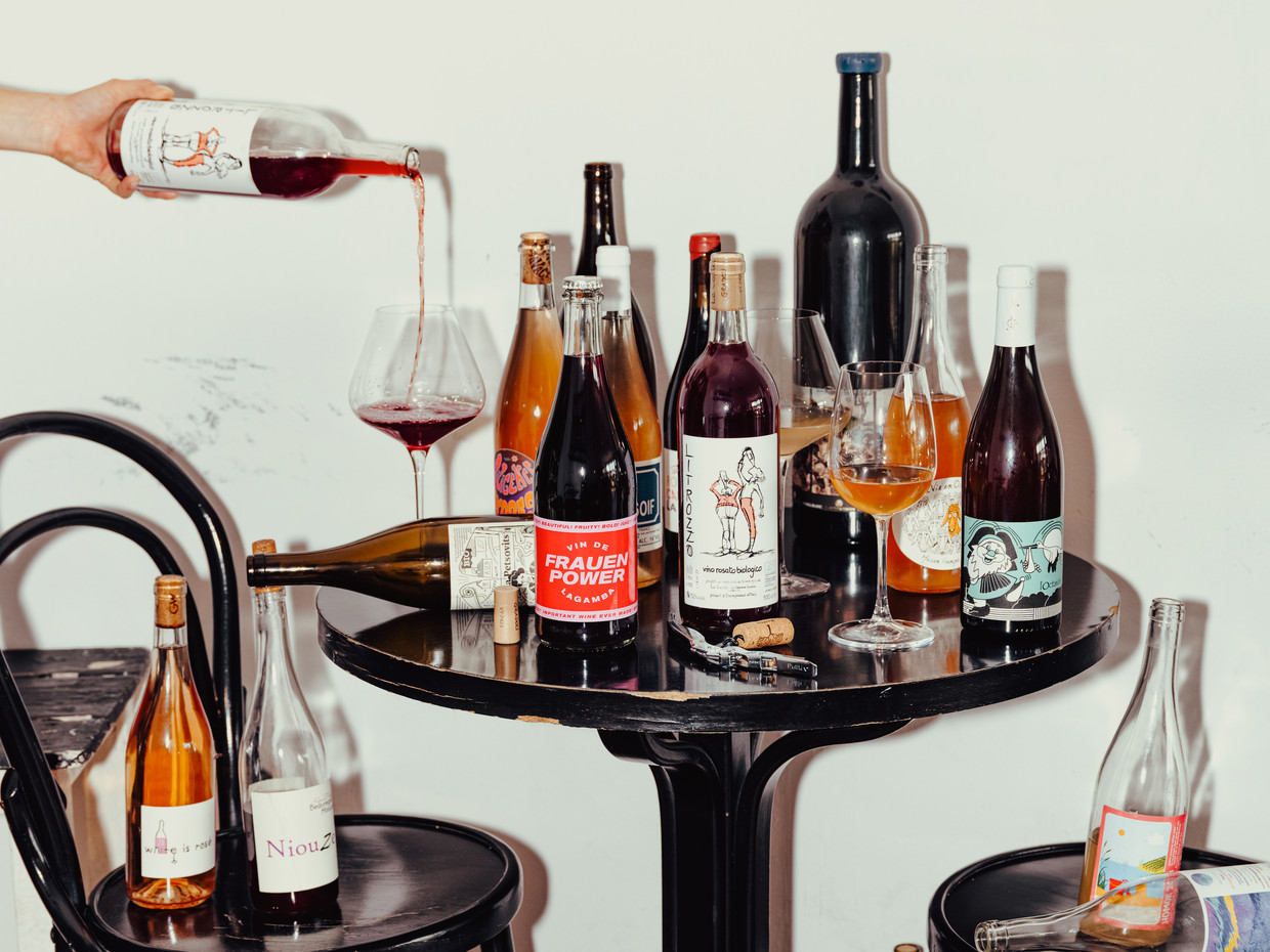 Natuurwijnen in Bar Brut, Antwerpen.  Beeld Damon De Backer