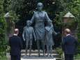 William en Harry herenigd bij onthulling standbeeld Diana