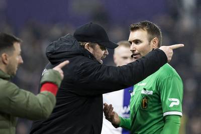 Vanhaezebrouck dézingue les arbitres belges: “Ils sont en jaune, en vert, en bleu... mais ils ne brillent pas”