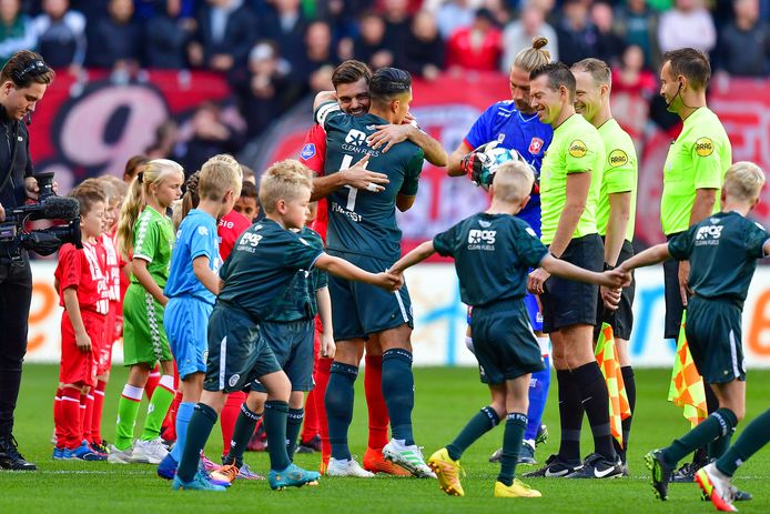 De opkomst van FC Twente - Groningen (3-0) in beeld. Tijdens de wedstrijd klonken in de slotfase kwetsende homo-spreekkoren.