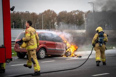 Auto brandt uit bij tankstation in Babberich