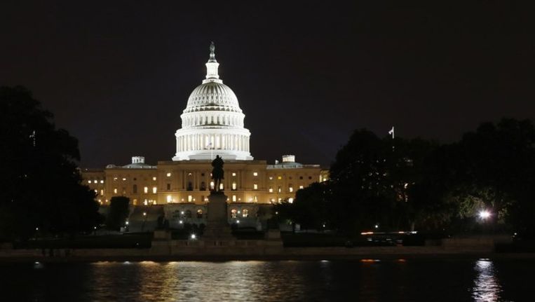Het Capitool in Washington, D.C. maandagavond laat. Beeld reuters